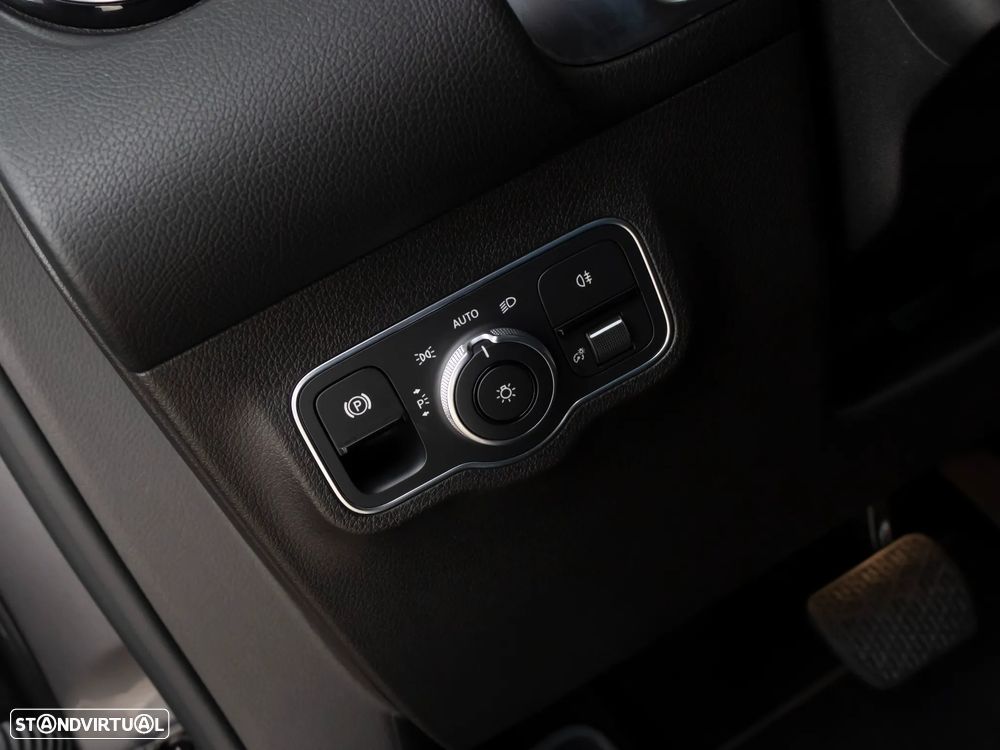 Mercedes-Benz GLB 200 d Progressive - 23