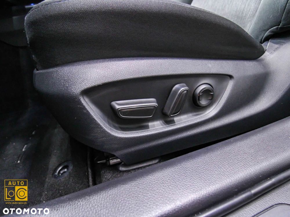 Toyota Camry 2.5 Hybrid Prestige CVT - 28