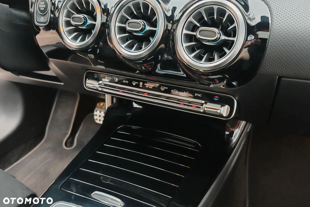 Mercedes-Benz Klasa A 220 4-Matic 7G-DCT - 25