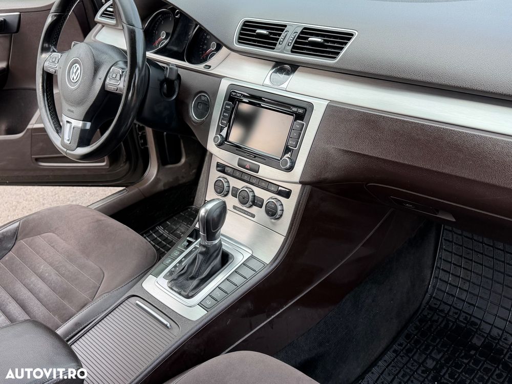 Volkswagen Passat - 11