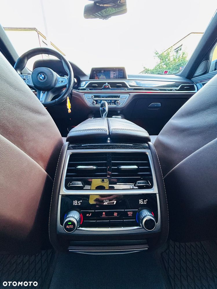BMW Seria 7 750Li xDrive - 12