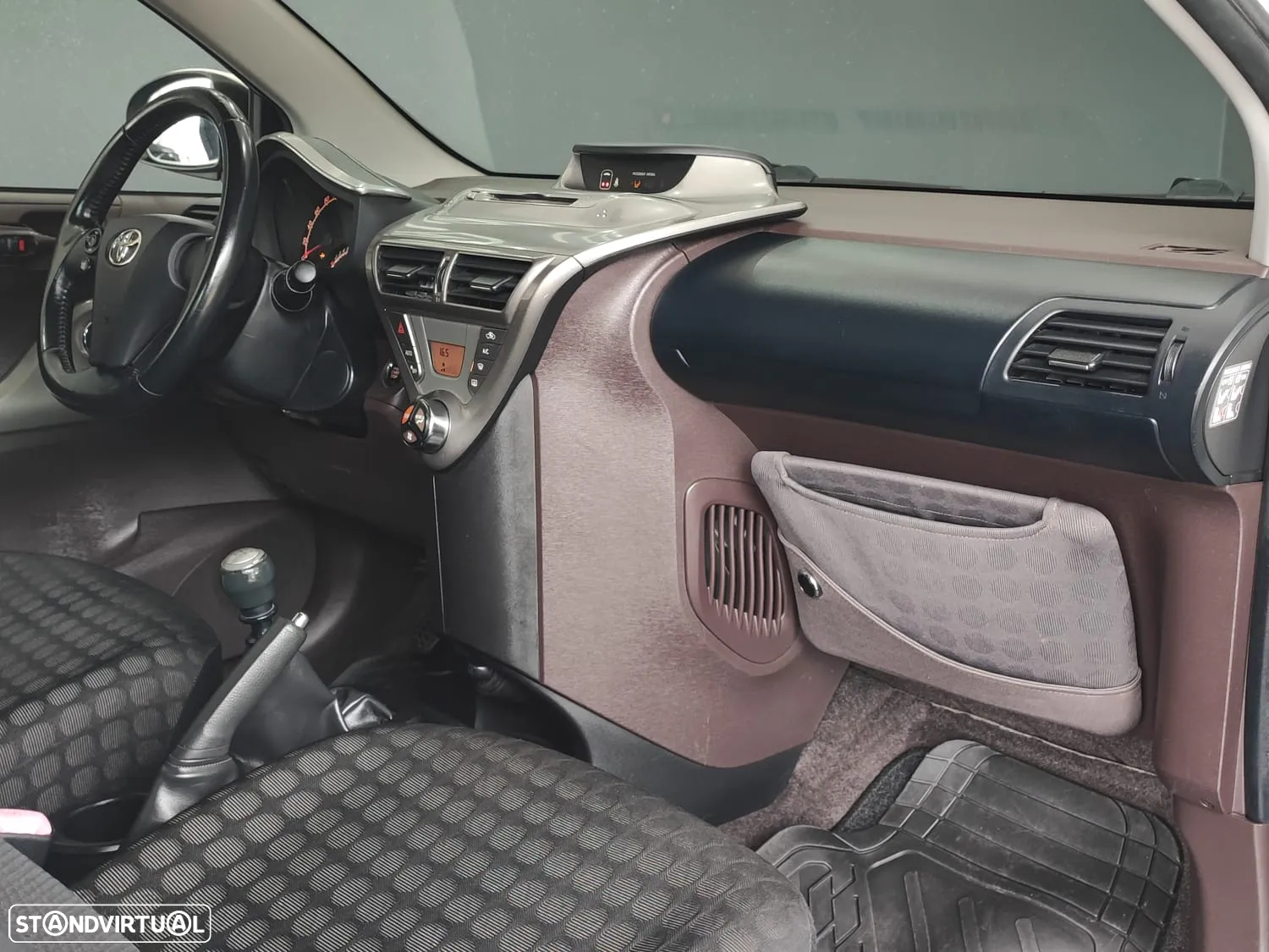 Toyota iQ 1.0 VVT-i 2 EP - 23