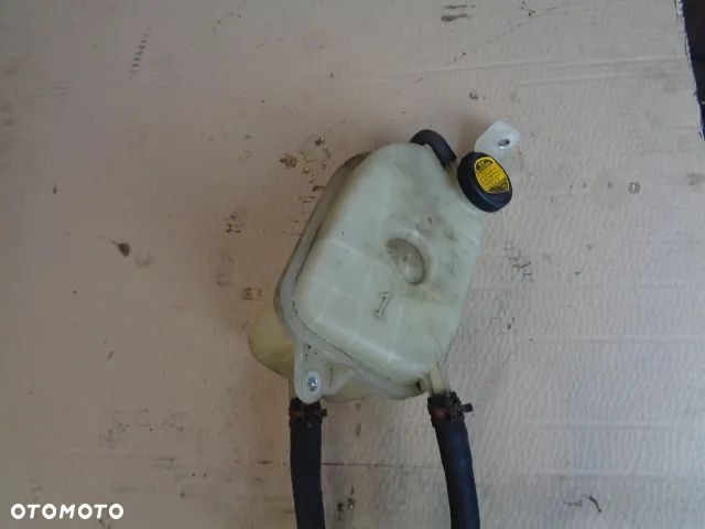 ZBIORNICZEK WYRÓWNAWCZY AVENSIS T27 AURIS I VERSO BENZYNA - 1