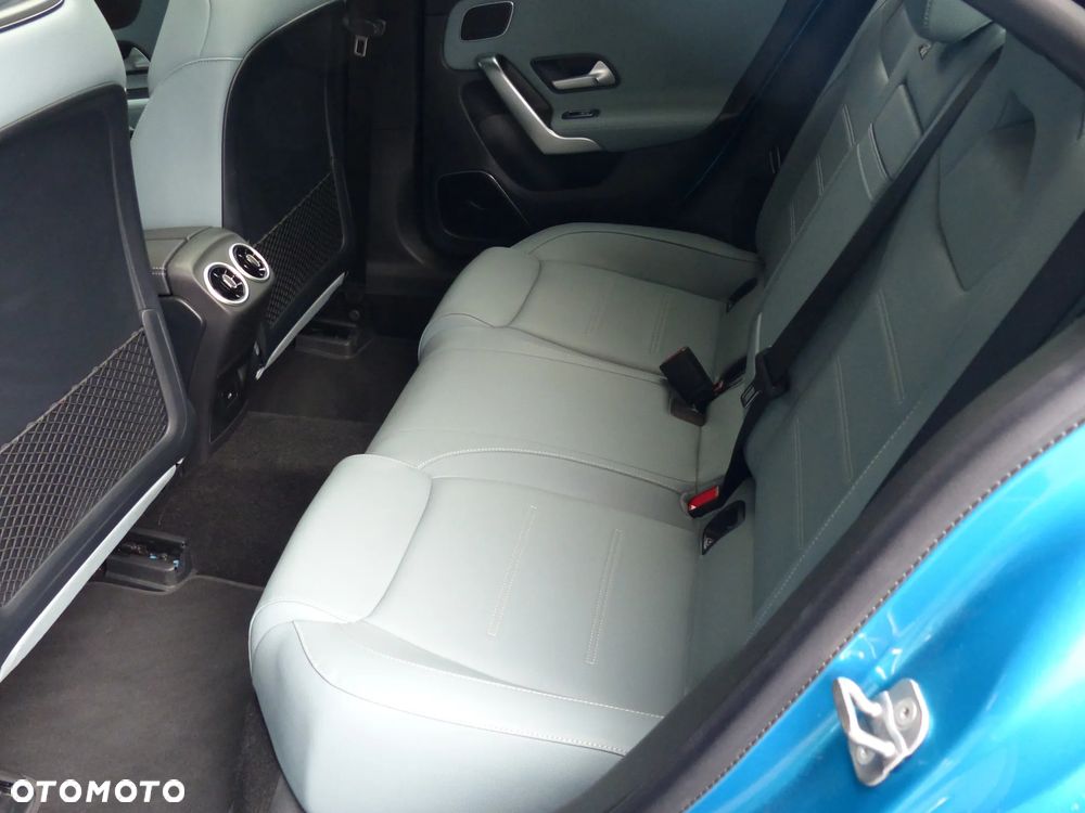 Mercedes-Benz CLA 200 AMG Line 7G-DCT - 26