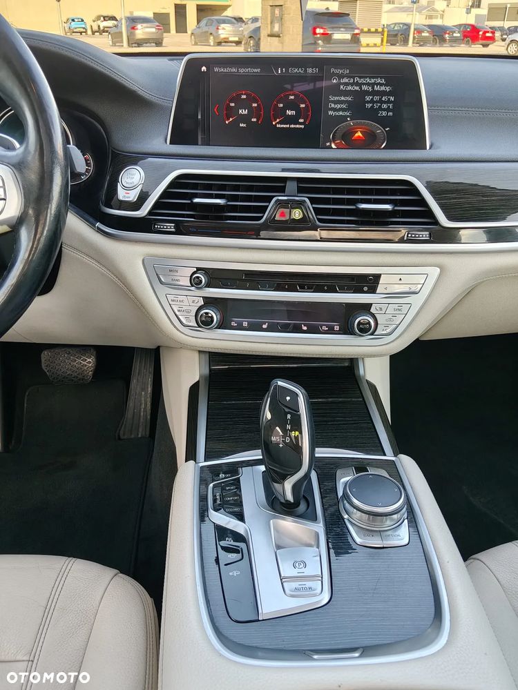 BMW Seria 7 740Li - 18