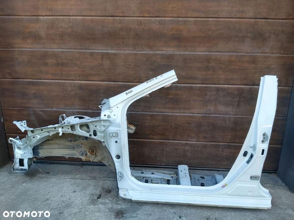 Toyota Auris II próg słupek lewy A B bok ćwiartka - 1