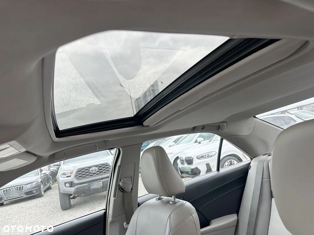 Toyota Camry 3.5 V6 XLE - 9