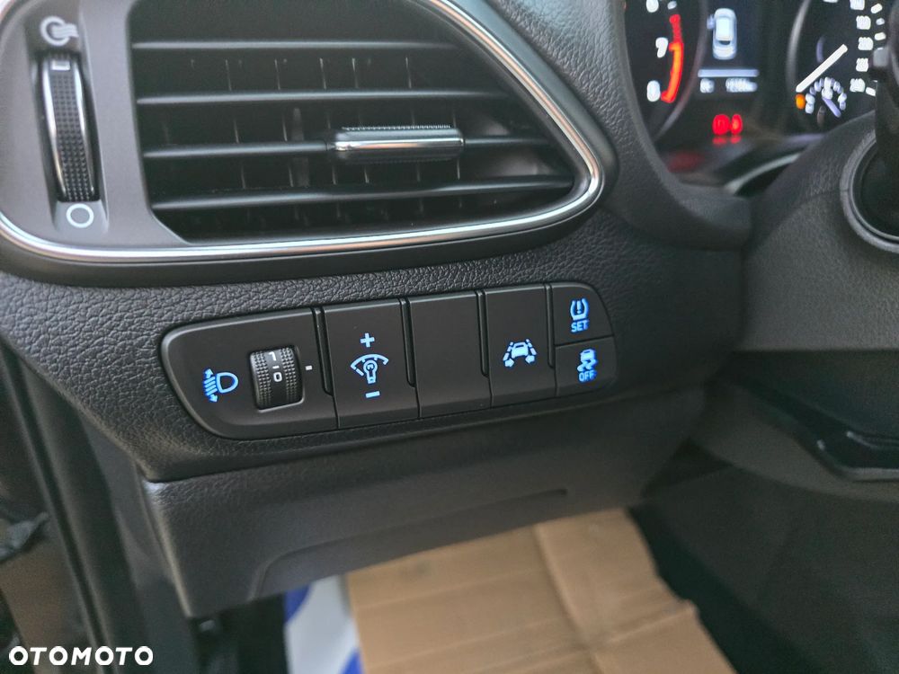 Hyundai i30 1.4 Passion - 32