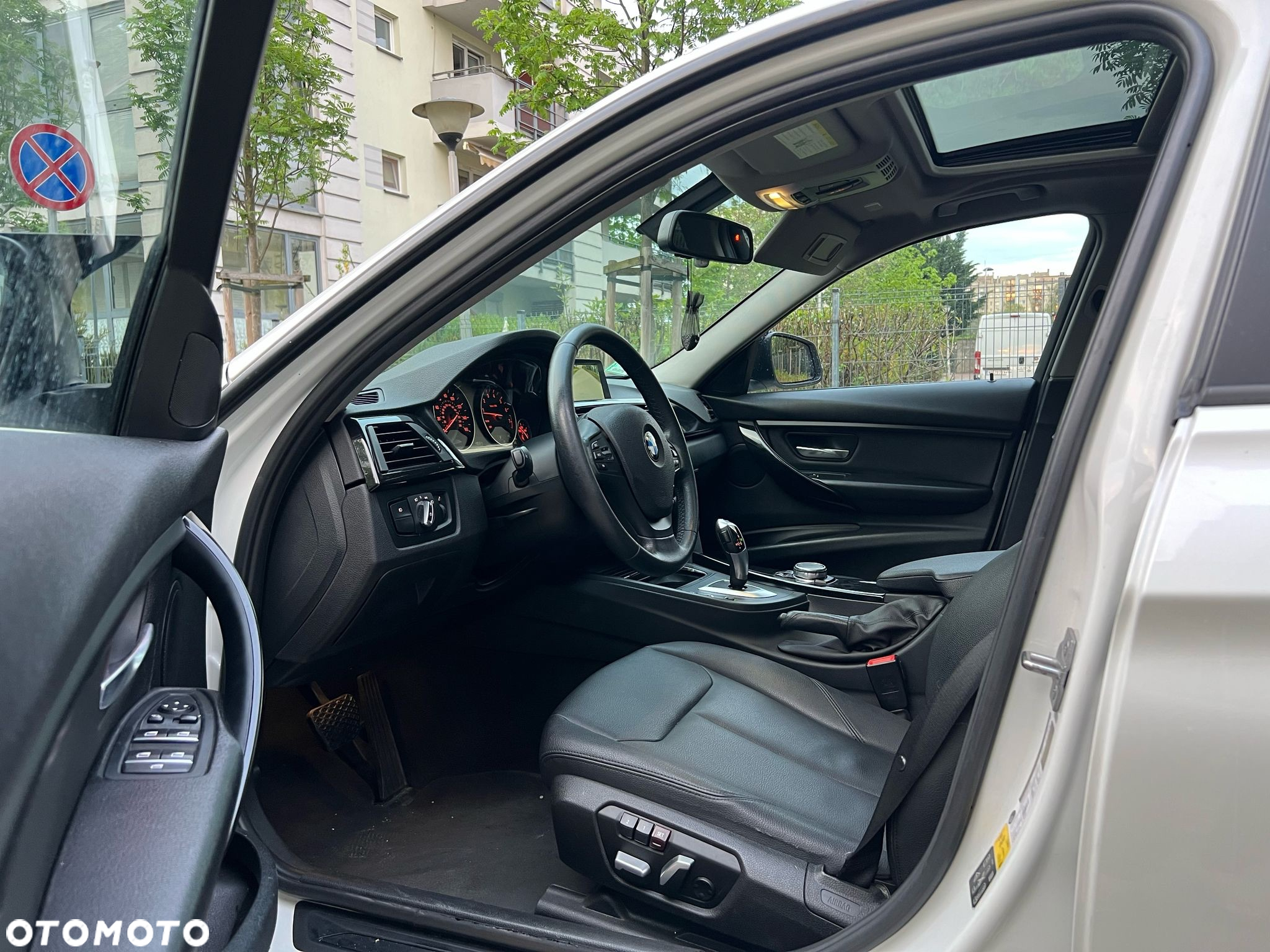 BMW Seria 3 320i - 14