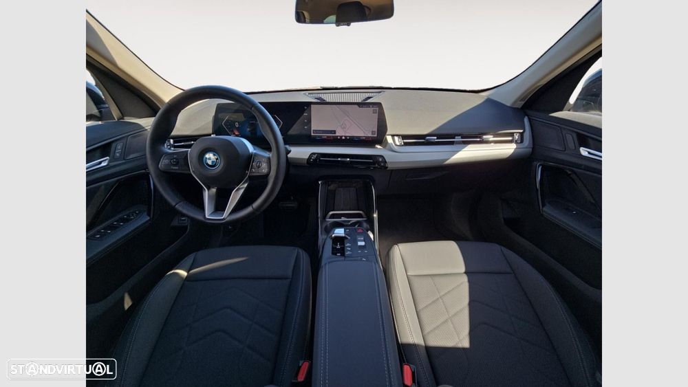 BMW ix2 eDrive20 - 11
