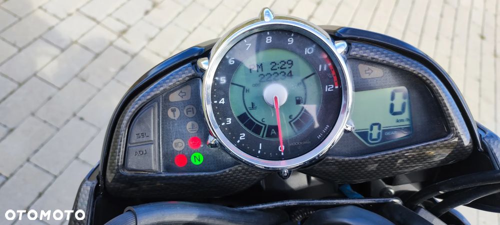 Suzuki GSX - 7