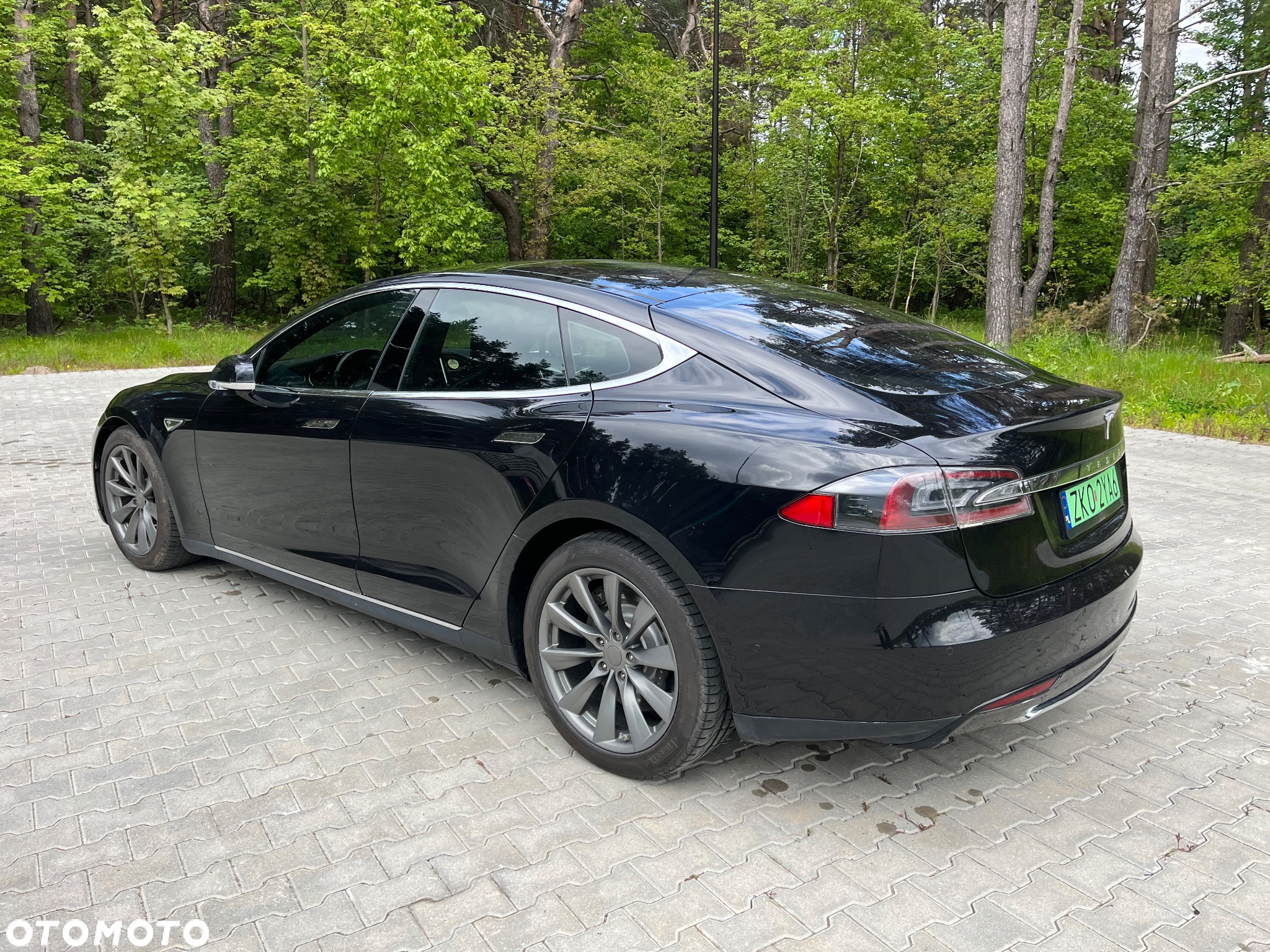 Tesla Model S 75 D - 13