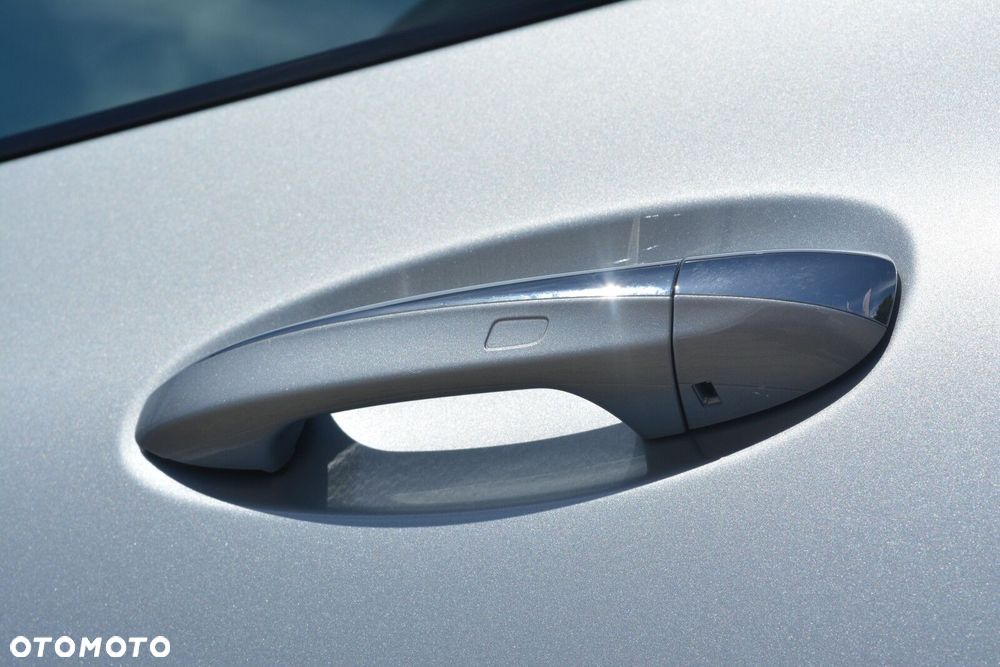 Mercedes-Benz GLA - 12