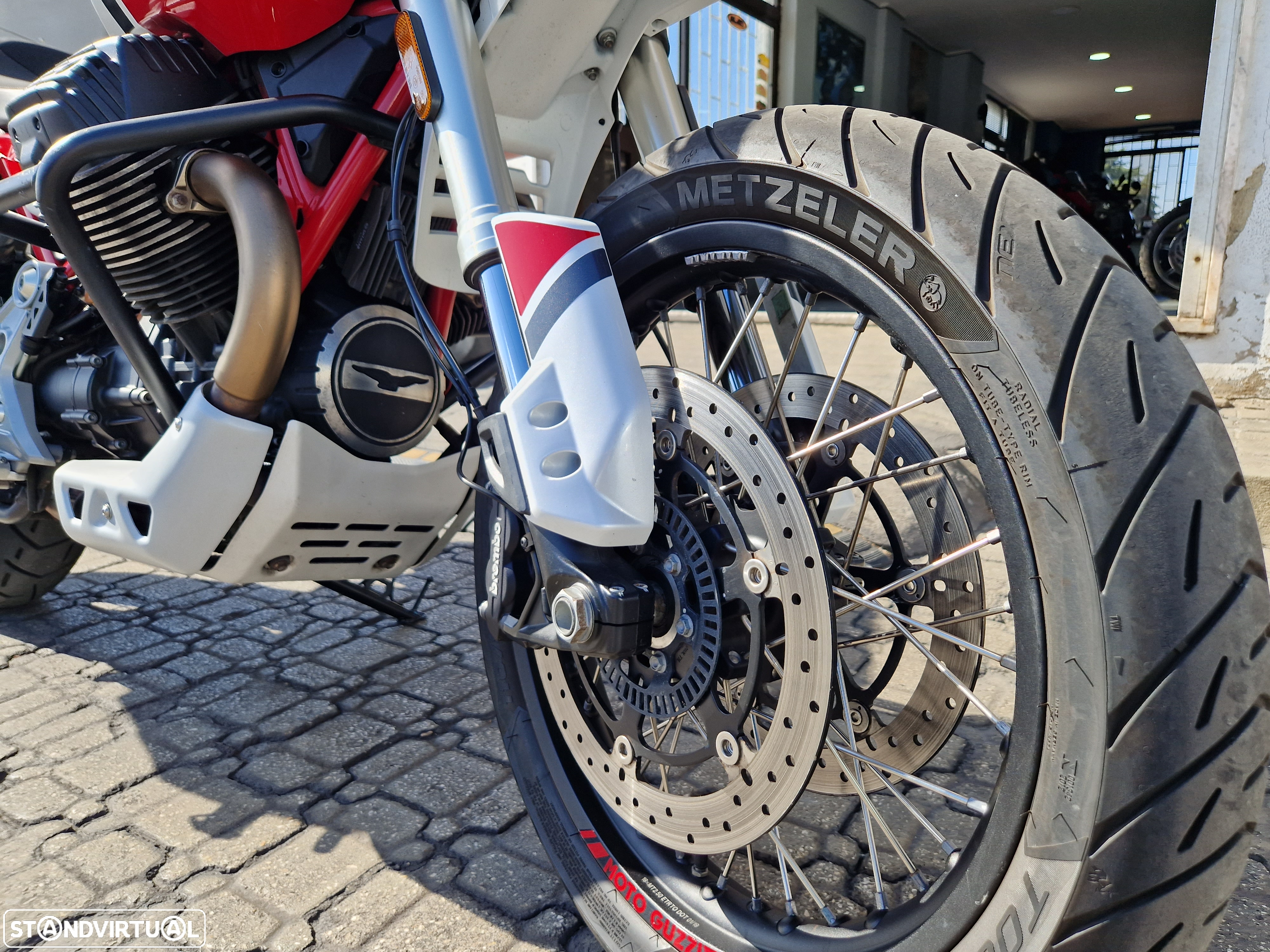 Moto Guzzi V85 V85TT - 4