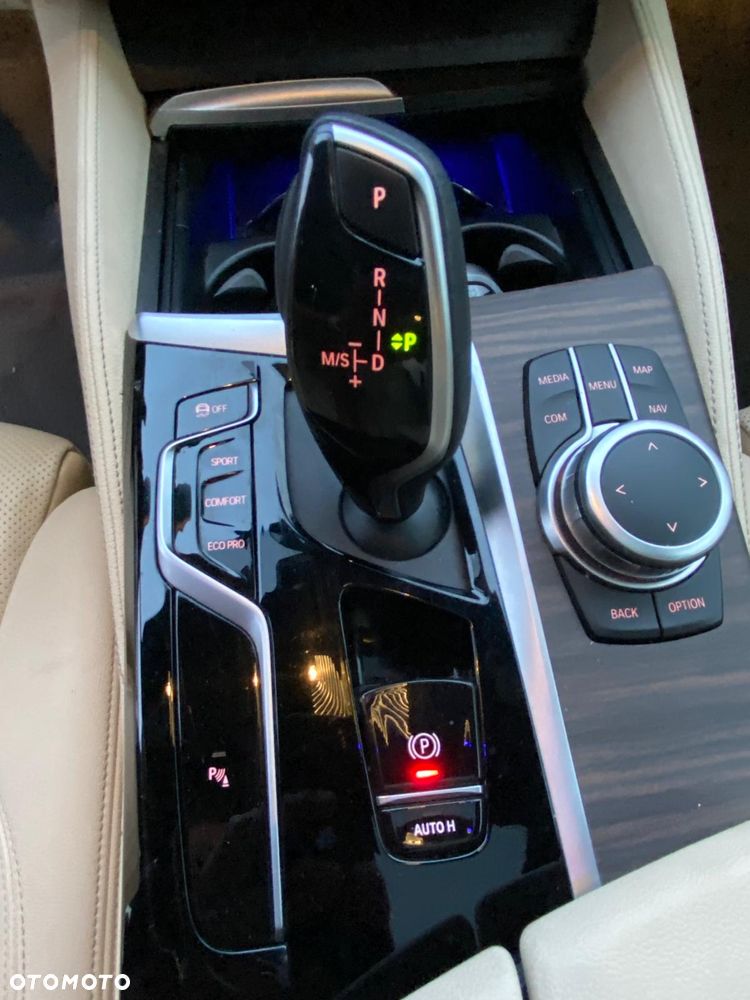 BMW Seria 5 540i xDrive Luxury Line sport - 8