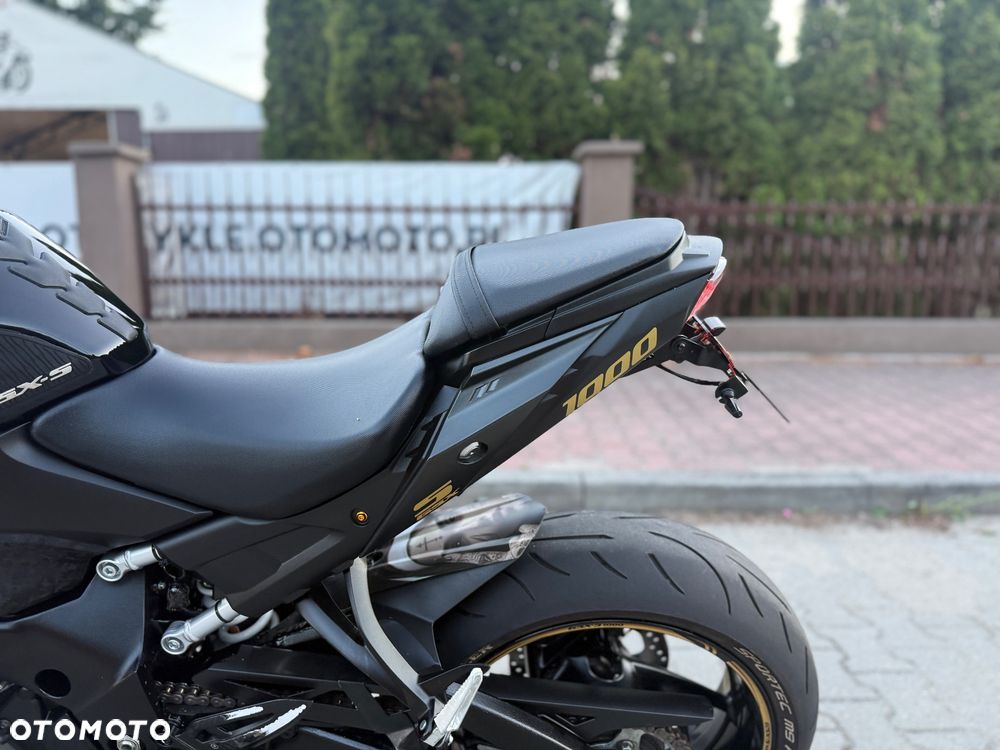 Suzuki GSX - 24