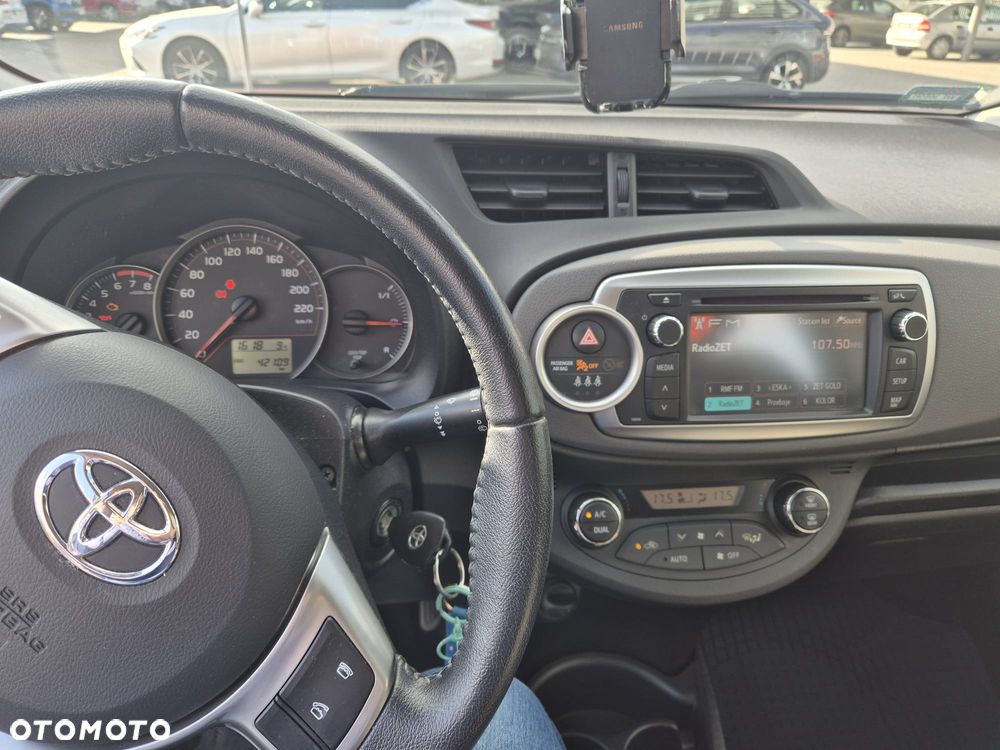 Toyota Yaris 1.33 Premium - 18