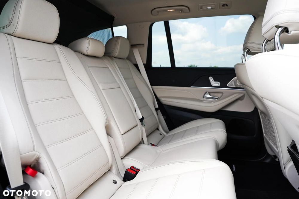 Mercedes-Benz GLS - 32