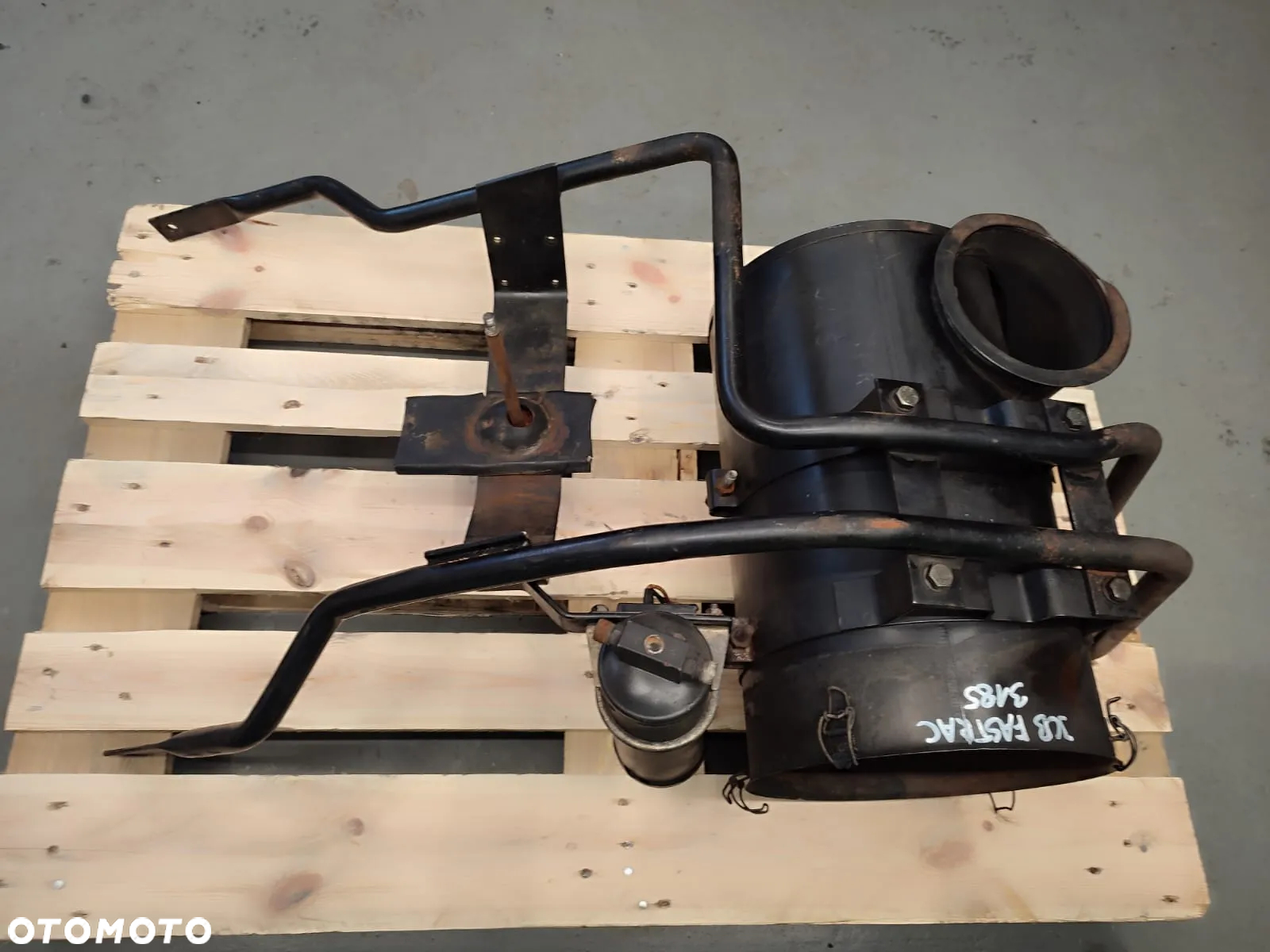 Obudowa filtra powietrza stelaż JCB Fastrac 3185 - 6