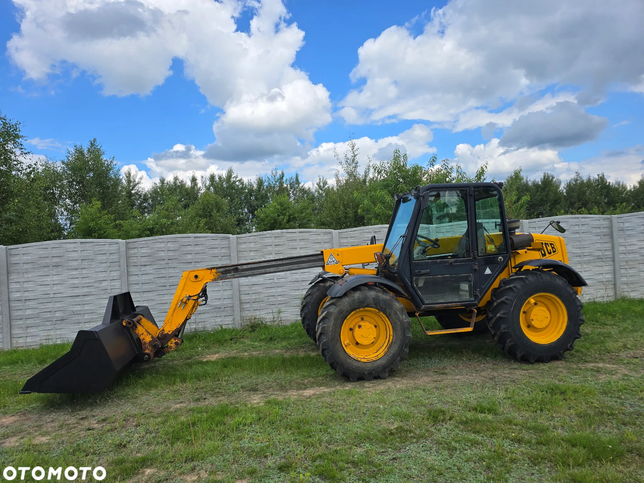 JCB - 12