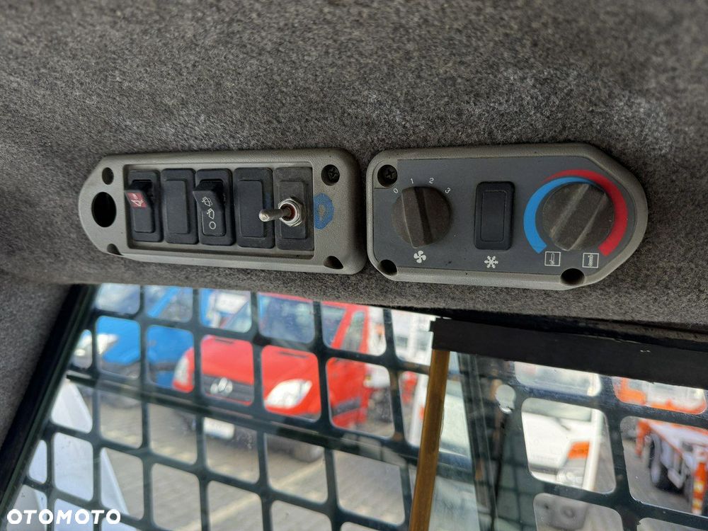Bobcat S300 Joystick Mini Ładowarka Waga 3692kg - 23