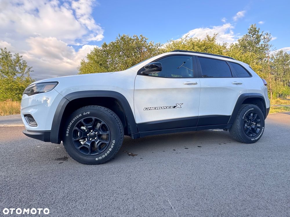 Jeep Cherokee - 4