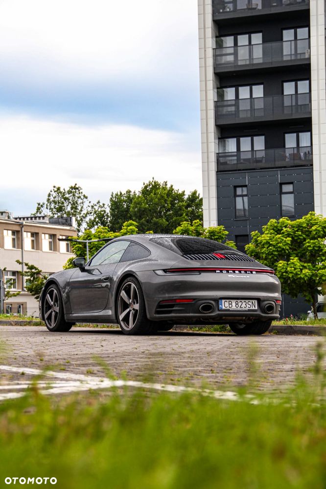 Porsche 911 Carrera 4 PDK - 30