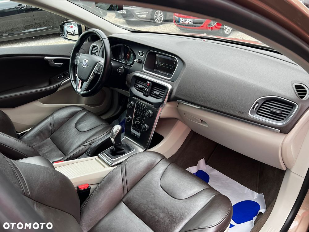 Volvo V40 D2 Summum - 34
