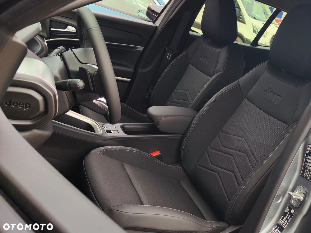 Jeep Avenger 1.2 T3 mHEV Summit FWD eDCT6 - 18