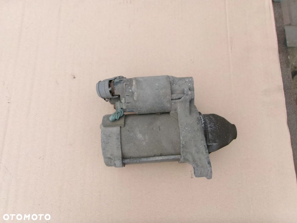 ROZRUSZNIK TOYOTA YARIS II 1.33 BENZ - 1