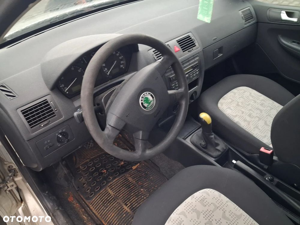 Skoda Fabia 1 1 Kombi 99-08 silnik 1.4 16v BKY skrzynia biegów GRZ klapa drzwi lusterko błotnik 2102 srebrny szyba alternator pompa sterownik maglownica rozrusznik cewka kolektor tłumik wydech belka sanki tapicerka mechanizm lampa reflektor chłodnica przewód wąż panel sterownik stacyjka lewarek konsola wiązka przewód zamek zwrotnica zacisk osłona obudowa podstawa radio przełącznik przepustnica przepływomierz czujnik NA CZĘŚCI WSZYSTKIE CZĘŚCI - 6