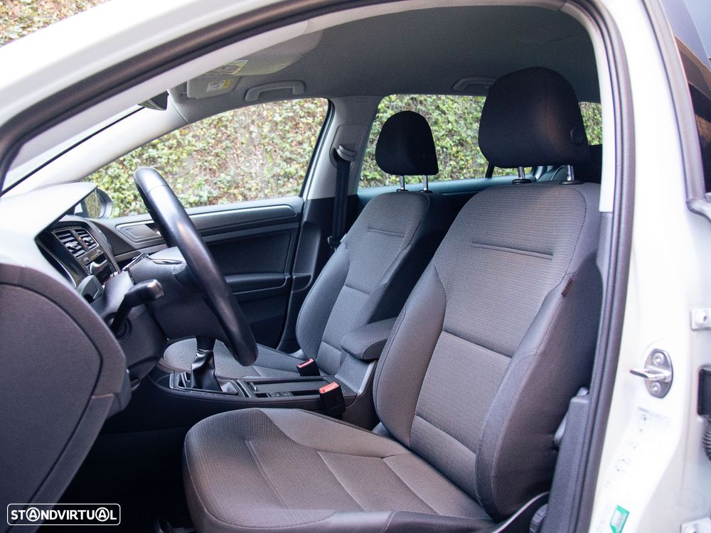 VW Golf Variant 1.6 TDi Confortline - 18