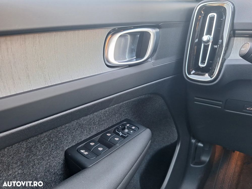 Volvo XC 40 Recharge Single Motor Extended Range RWD Plus - 32