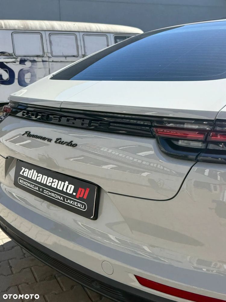 Porsche Panamera Turbo - 12