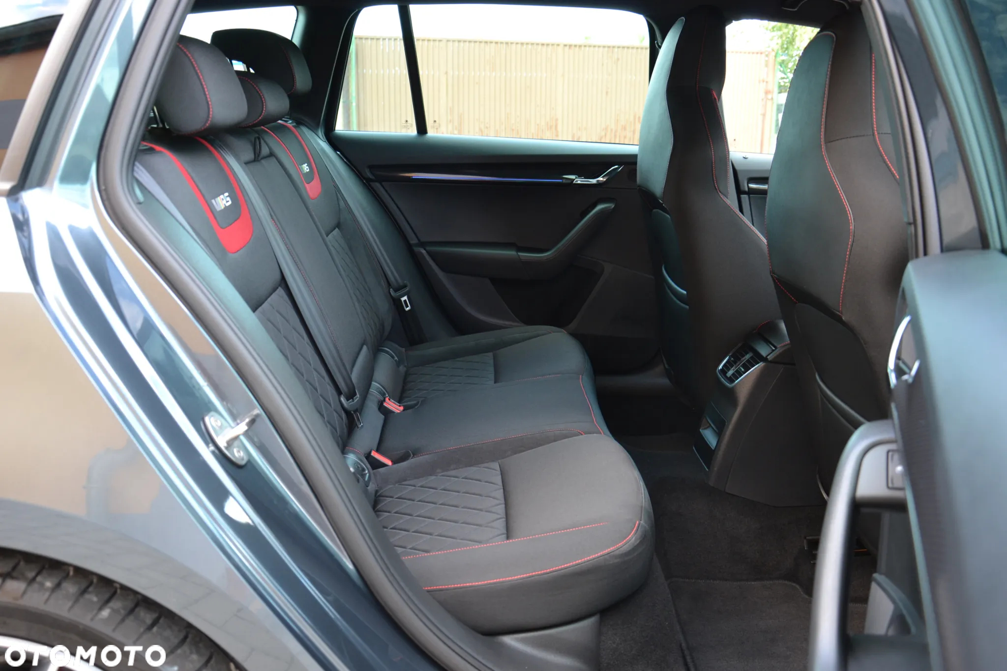 Skoda Octavia Combi 2.0 TSI DSG RS - 37