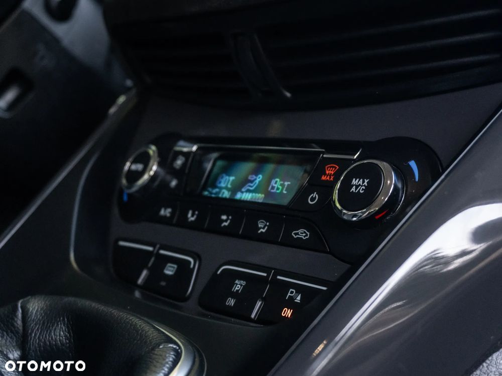 Ford Kuga 2.0 TDCi 2x4 Titanium - 11