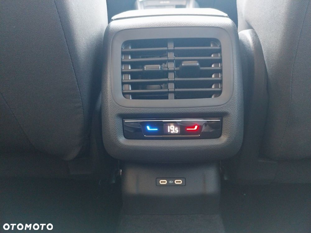 Volkswagen T-Roc 1.5 eTSI Life DSG - 19