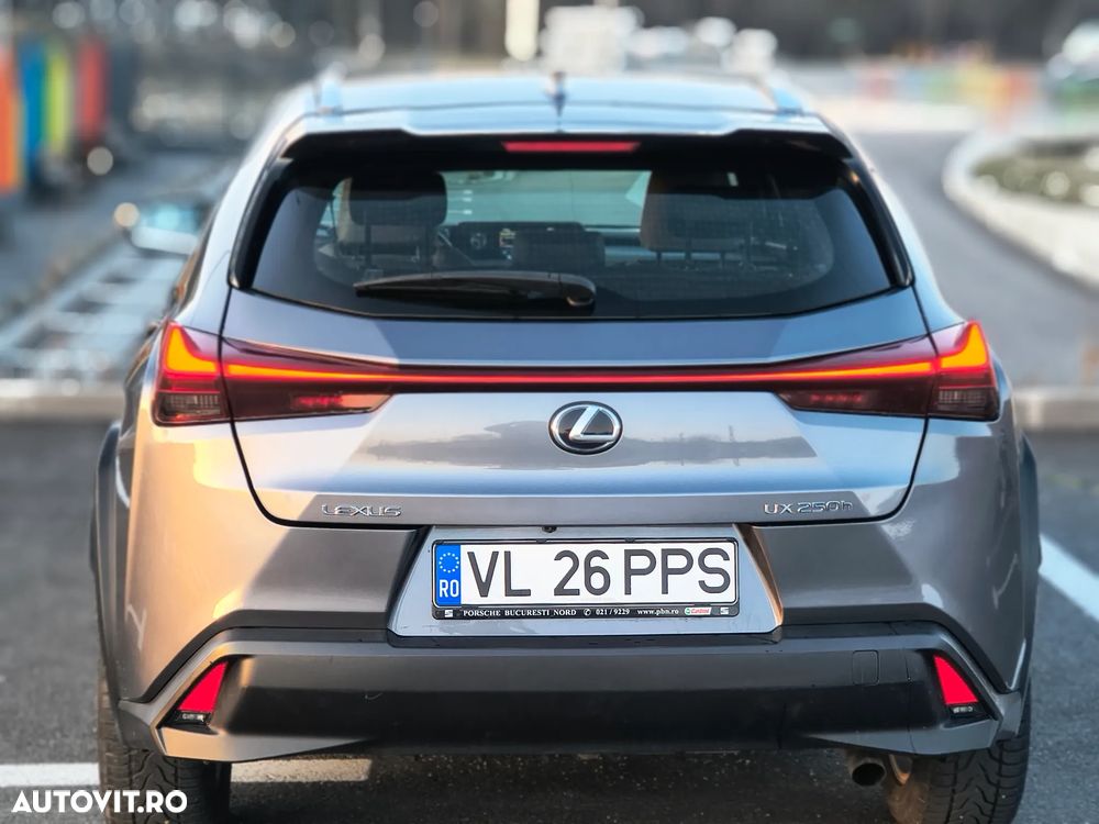 Lexus UX 250h - 3