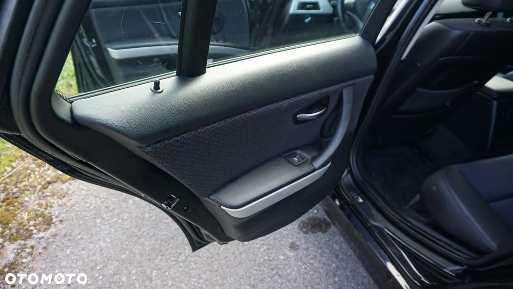 BMW Seria 3 320d xDrive - 19