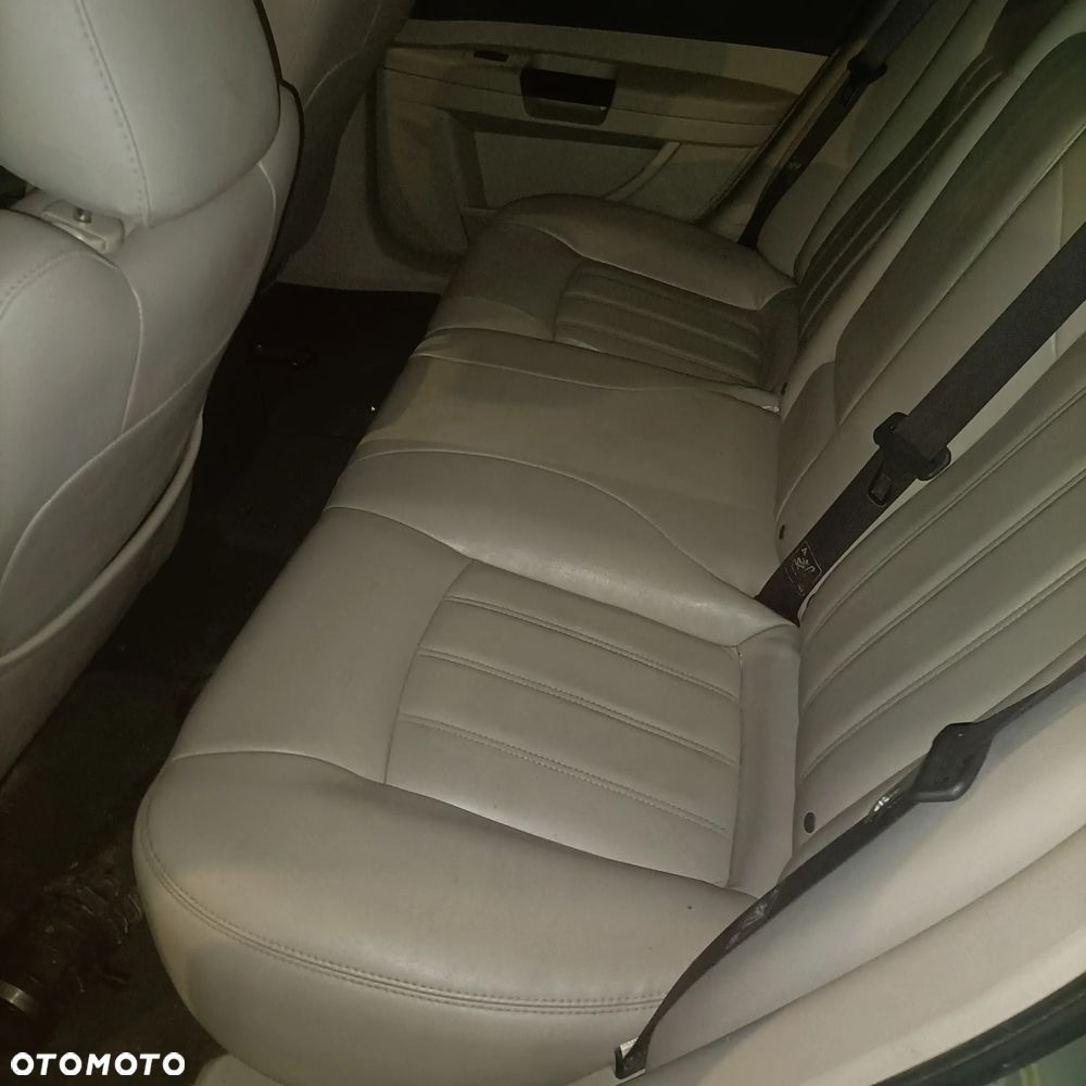 Chrysler 300C 2.7 V6 - 7