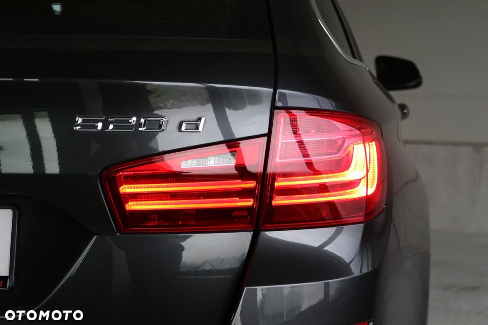 BMW Seria 5 520d Luxury Line - 9