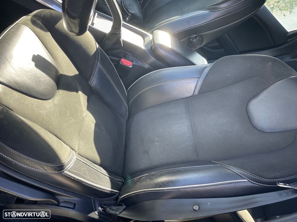 Volvo V40 2.0 D2 R-Design - 10