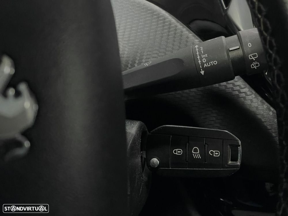Peugeot 2008 1.2 PureTech Allure EAT6 - 13