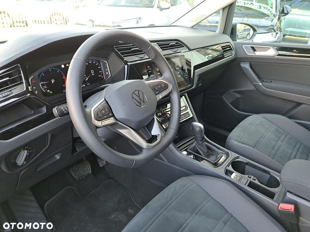 Volkswagen Touran - 10