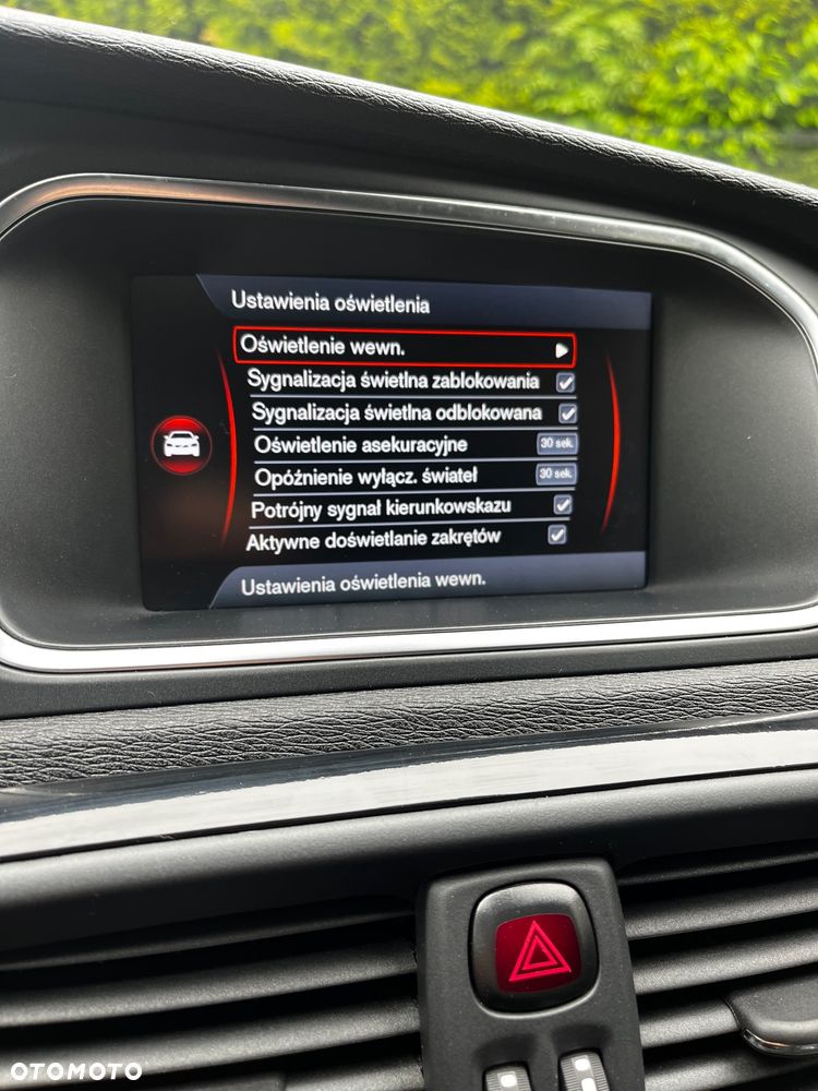 Volvo V40 D2 R Design - 11