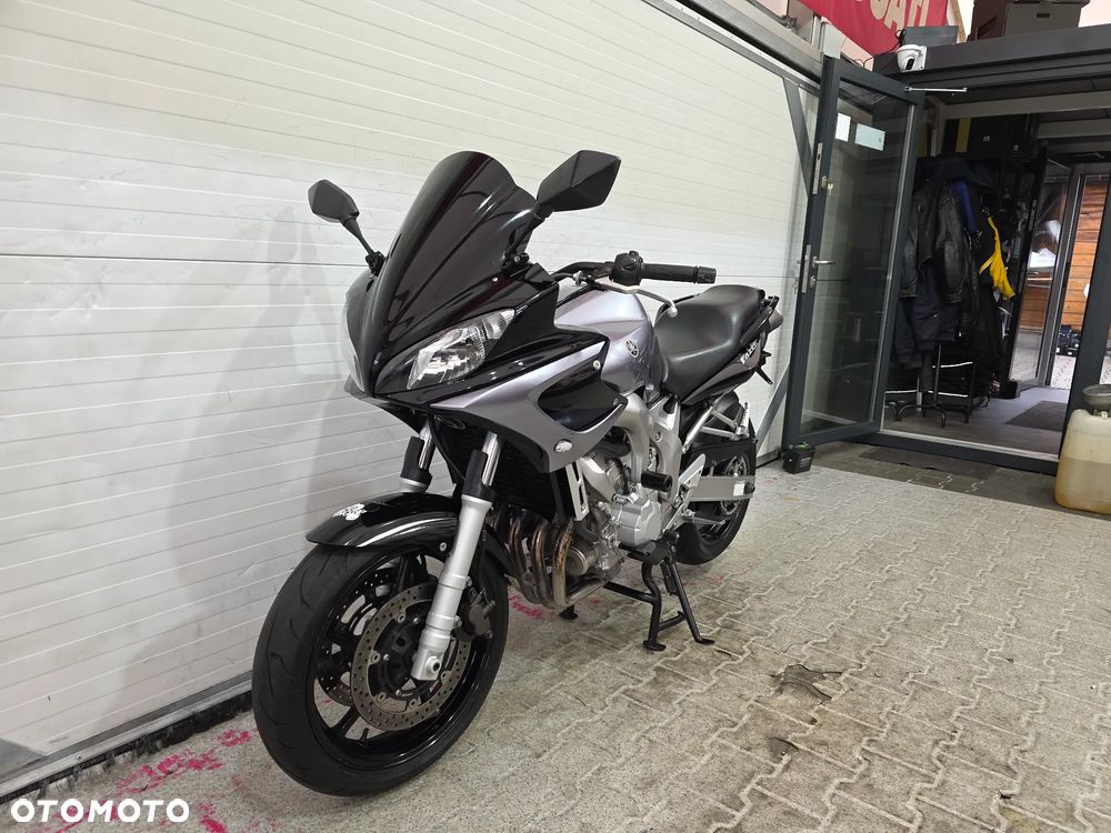Yamaha FZ - 2