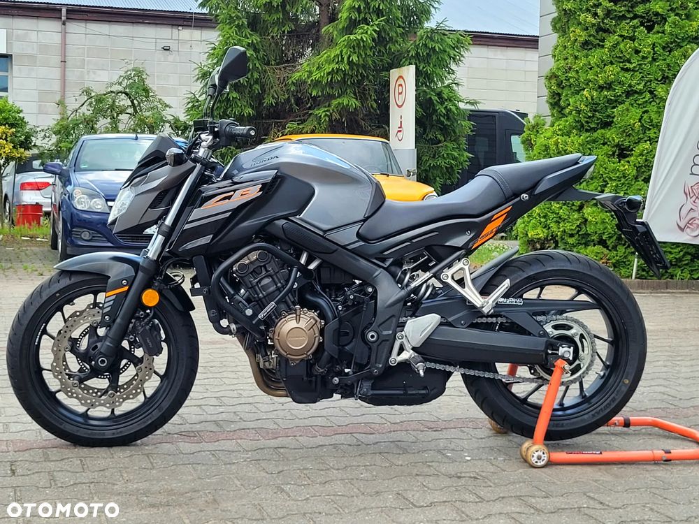 Honda CB - 12