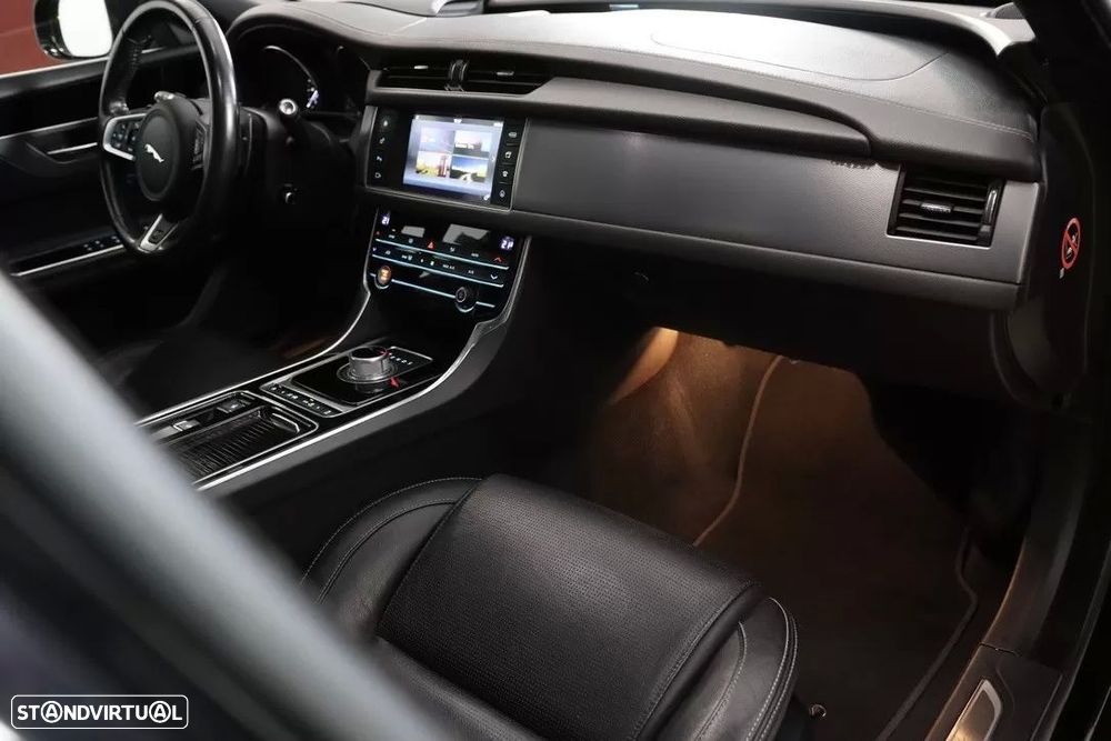 Jaguar XF 20d Aut. R-Sport - 17