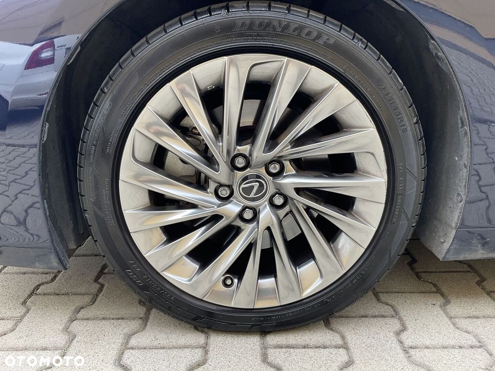 Lexus ES 300h Omotenashi - 38