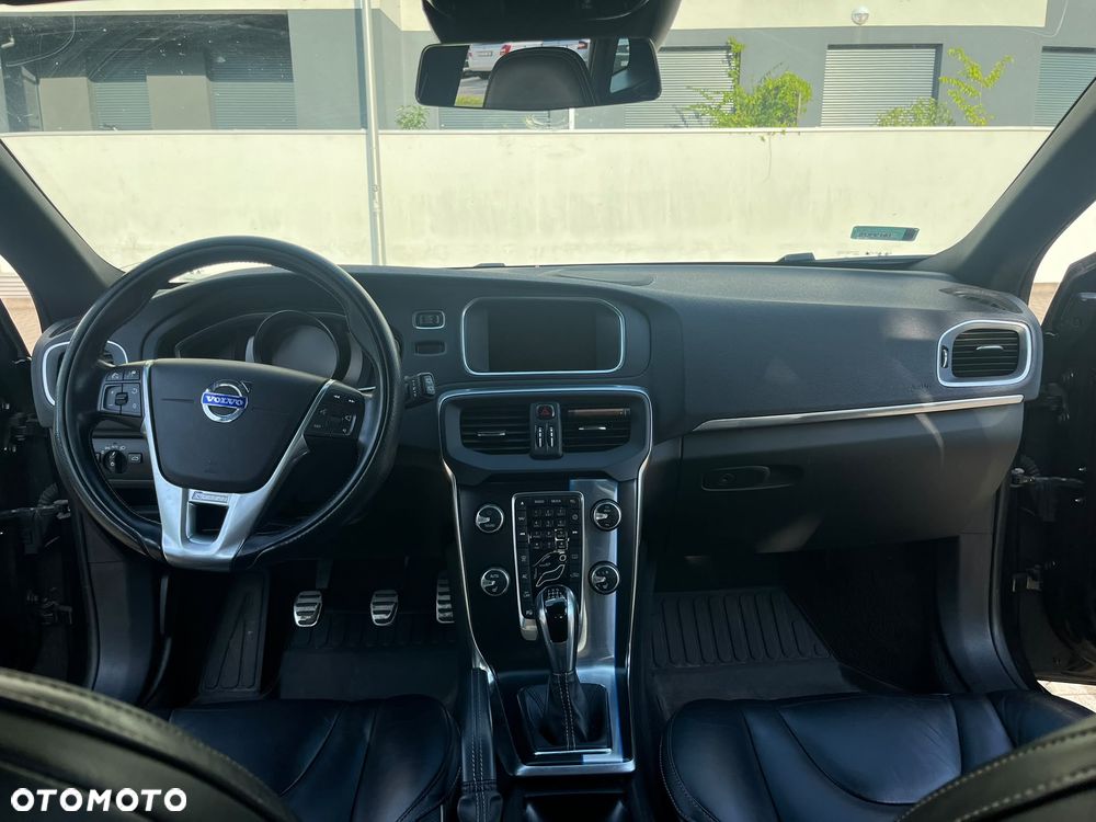 Volvo V40 D4 Drive-E R-Design Momentum - 9
